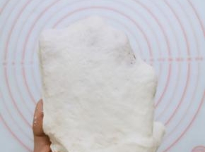 揉到可以拉出粗膜即可，不用揉到完全扩展阶段