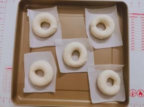 放在油纸上，进行发酵25分钟