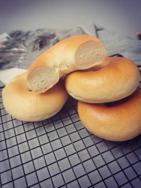 贝果是外韧里嫩的口感，我特别喜欢吃贝果