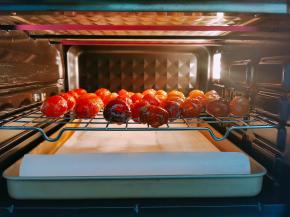 烤箱120度烘烤2个小时，口感是偏湿糯，如果喜欢干的，可以延长烘烤时间，也可以放太阳下爆晒1-2天