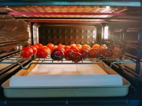 烤箱120度烘烤2个小时，口感是偏湿糯，如果喜欢干的，可以延长烘烤时间，也可以放太阳下爆晒1-2天