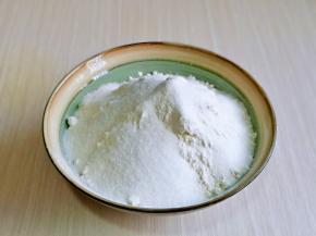 首先将油条粉，奶粉，细砂糖放入器具中。