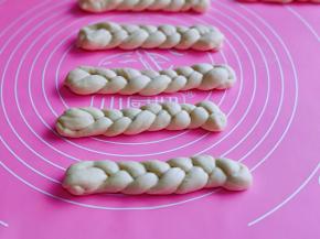 依次做好，盖上保鲜膜，避免风干。