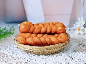 奶香麻花出锅啦！