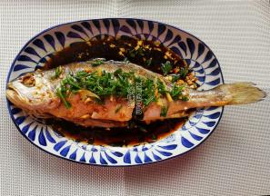 最后把葱花撒入上面。