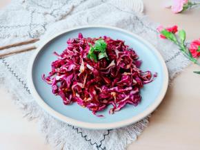 减脂餐。在淘宝【摩登主妇】店铺买的餐具，材质好，颜色也超级喜欢。