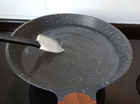 倒入锅里开大火煮。