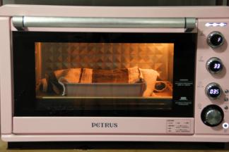 放入烤箱中下层，开发酵档，33-35度，发酵到1.5-2倍大，时间看状态，我大概发了40分钟左右。我盖了个带点湿度的发酵布，保持湿度，如果没有的话，可以在烤箱内放一碗温水增加湿度。