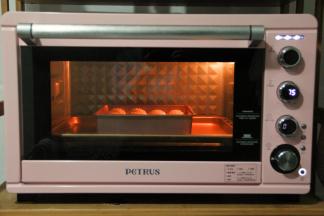 放入预热好的烤箱中下层，转上180，下175度，烤23-25分钟，上色满意可以加盖锡纸。不想上色那么深就提前盖锡纸。