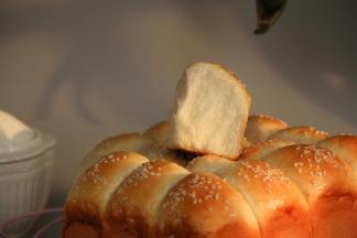 烤完，震一下震出热气，转移到冷凉架上冷凉，不粘模具，很好脱模的，当然如果有活底模具就更方便了。我是直接抖出来的。冷凉后密封打包即可。