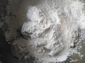 趁热加入适量木薯粉