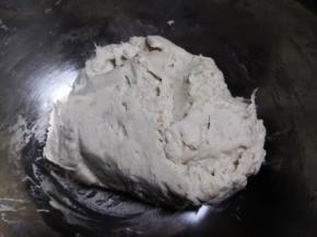 揉成软硬适中的面团