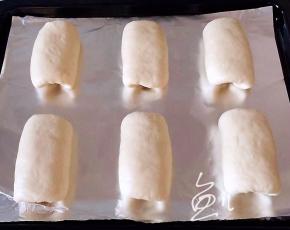 全部卷起，放入烤盘中二次发酵