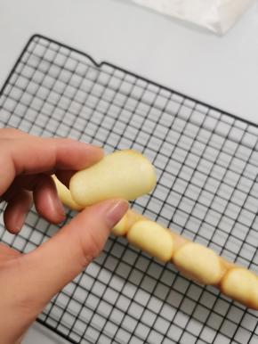 这个配方通常可以烤65片，面糊不要抹得太厚，不然难以烤脆