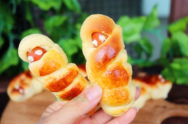 万圣节的木乃伊面包