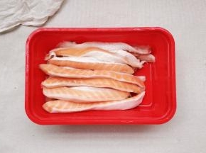 三文鱼腩处理干净