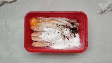 放入所有腌料拌均匀腌20分钟