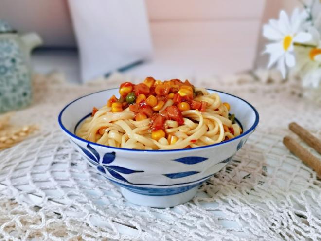 香肠时蔬打卤面