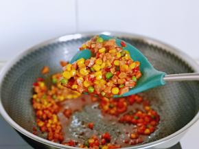 大火收汤至浓稠即可关火，盛出备用。(这道卤我没有加盐，可以根据个人口味加入)