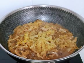 加入鸡粉翻炒均匀，关火出锅。