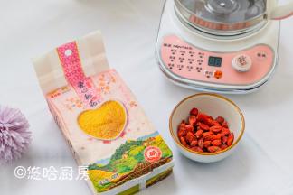 先准备材料，因为是一人喝粥，没有用大锅，直接用了养生壶。
