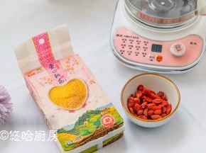 先准备材料，因为是一人喝粥，没有用大锅，直接用了养生壶。