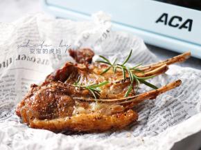 烘烤的过程中炸出了多余的油脂，外脆里嫩鲜香扑鼻，真的是太美味啦！