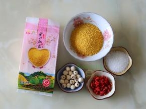 金龙鱼爱心桃花小米、莲子、枸杞、白砂糖。