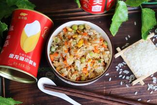 美味的缤纷蛋炒饭就做好了。