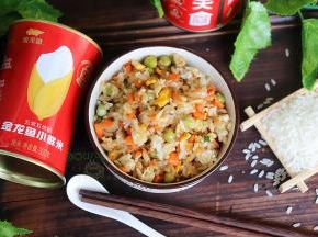 美味的缤纷蛋炒饭就做好了。