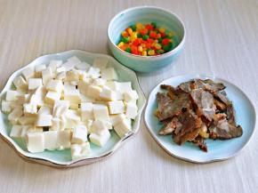 准备好其它食材。