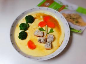 淋入一勺生抽，几滴香油