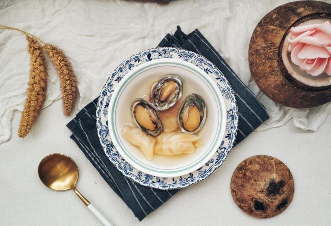 原只椰子鲍鱼花胶汤