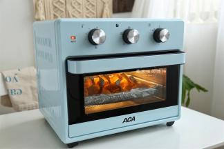 将ACA空气烤箱预热到190°，把鸡翅根放入烤箱的中层烤制30分钟左右。