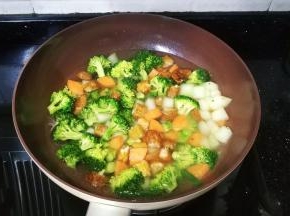 放入足量水大火煮4分钟