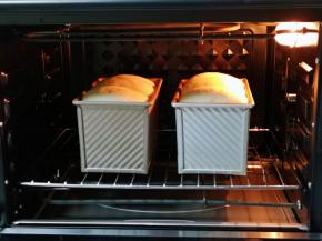 烤网入烤箱下层，上下管155度烤40分钟，注意观察上色情况，上色立即加盖一张锡纸。（具体温度及时间根据自家烤箱性能另定）