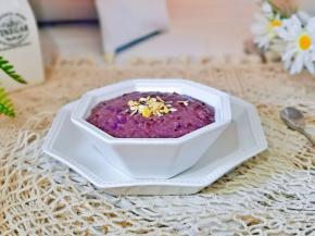 第二碗撒上了一些麦片。