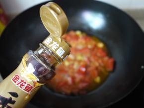 出锅前加一点芝麻油提香。