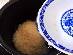 倒入清水