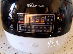 按煮饭键，开始煮饭