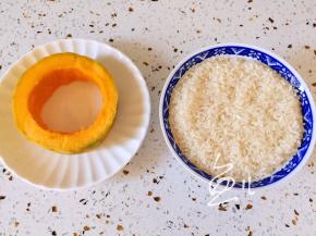 准备食材，南瓜去皮、去籽，洗净