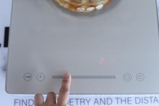 启动电陶炉，设置2档煮沸。