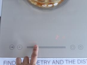 启动电陶炉，设置2档煮沸。