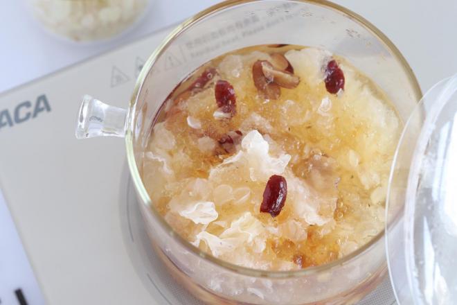 桃胶皂角雪燕羹