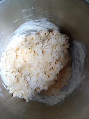 用筷子拌一下，再放机器一档搅拌10分钟。