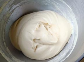 搅拌好的面团。