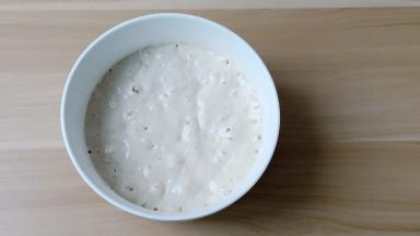 波兰种的材料混合一起拌均匀放冰箱冷藏发酵6-8小时。