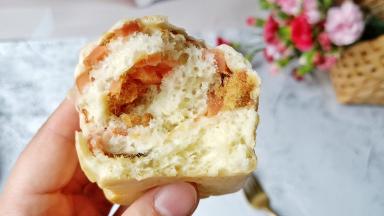 好多肉松与火腿肠。