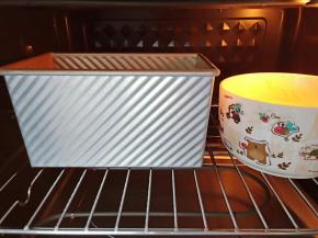 放烤箱再次发酵到九分满。