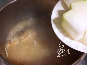 中火煮20分钟，放入冬瓜块